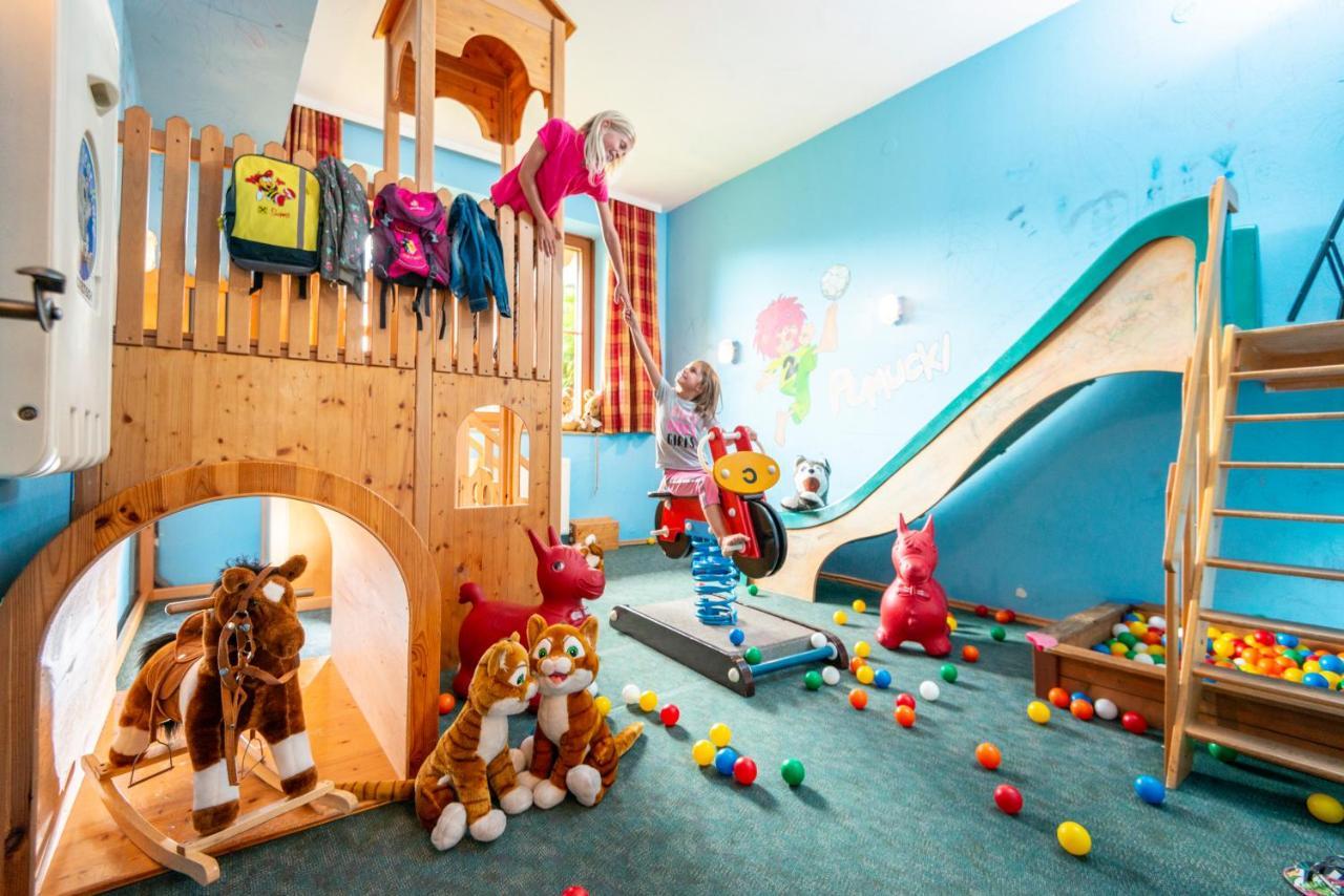 Familien-Appartements Oerglwirt'S Gut Mariapfarr Buitenkant foto